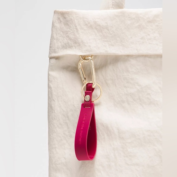 NWT SILICONE KEYCHAIN Berry Rumble/Jewelled Magenta BRML/JWMG Lululemon New Pink - Picture 2 of 7